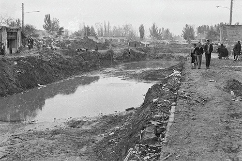 درباره ساخت تقاطع غیرهم‌سطح پنج‌راه پایین‏‌خیابان مشهد و میدان عدالت به مناسبت افتتاح آن در ۲۲ بهمن ۱۳۶۳