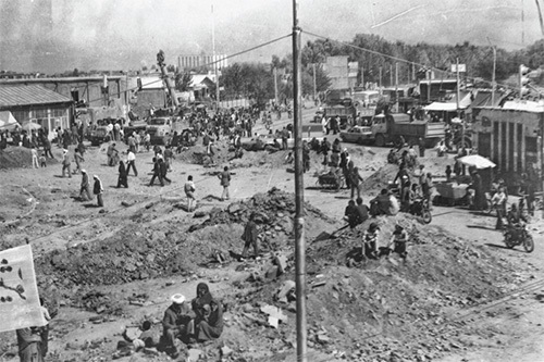 درباره ساخت تقاطع غیرهم‌سطح پنج‌راه پایین‏‌خیابان مشهد و میدان عدالت به مناسبت افتتاح آن در ۲۲ بهمن ۱۳۶۳