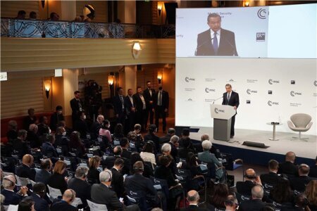 وانگیی در کنفرانس مونیخ: مسئله ایران کل خاورمیانه را تحت تاثیر قرار داده است وانگیی در کنفرانس مونیخ: مسئله ایران کل خاورمیانه را تحت تاثیر قرار داده است