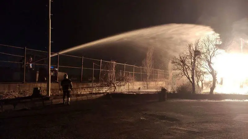 انفجار مهیب در شرکت نیک گاز تبریز | آتش‌سوزی گسترده در حوالی پالایشگاه + عکس (۲۷ بهمن ۱۴۰۴)