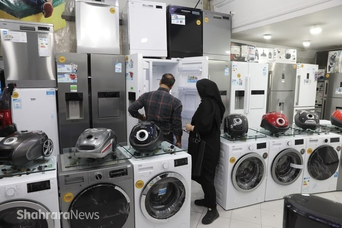 دبیرکل انجمن تولیدکنندگان لوازم خانگی ایران با بیان اینکه این صنعت در رکود به سر می‌برد و واحد‌های تولیدی لوازم خانگی فقط با ۲۵ درصد ظرفیت تولید کار می‌کنند، خواستار بازنگری در قوانین مربوط به ساماندهی واردات مرزنشینان اعم از ته‌لنجی و کولبری شد.