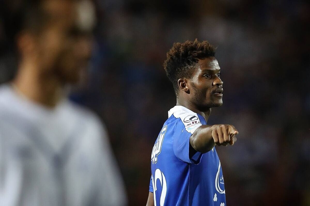 باشگاه استقلال معتقد است که اندونگ بازیکن این تیم است و برای اطمینان کافی از فدراسیون فوتبال درخواست کرده استعلام نهایی را از فیفا بگیرد.