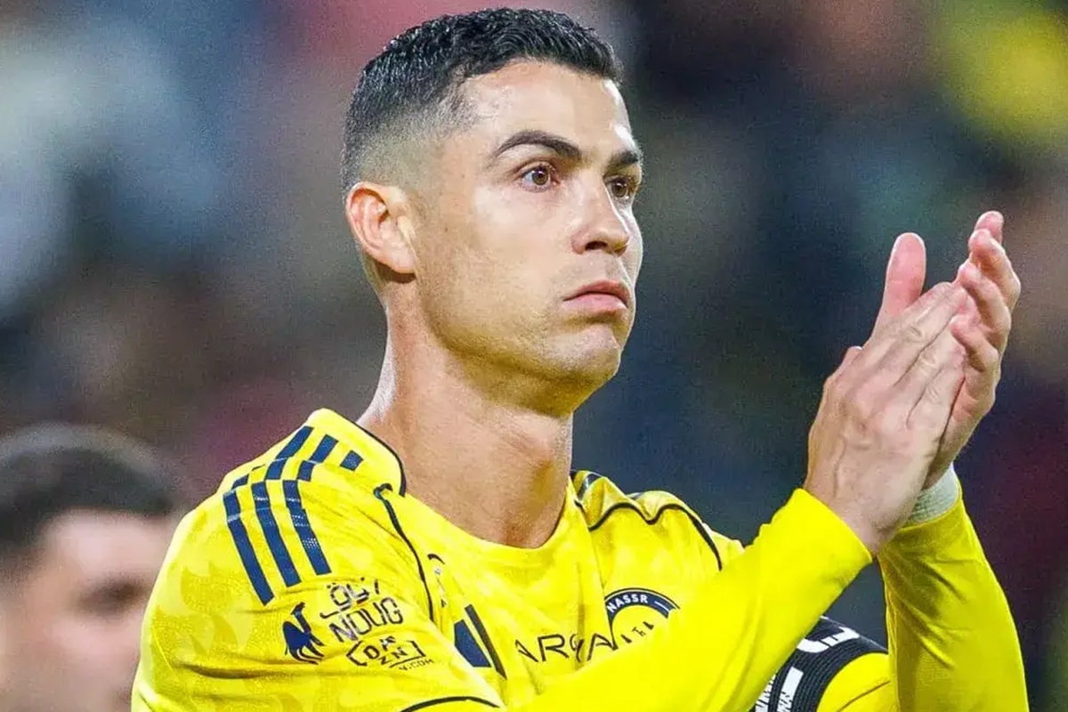 کریستیانو رونالدو تصمیم گرفته تابستان ۲۰۲۷ کفش‌ها را آویخته و برای همیشه با فوتبال خداحافظی کند.