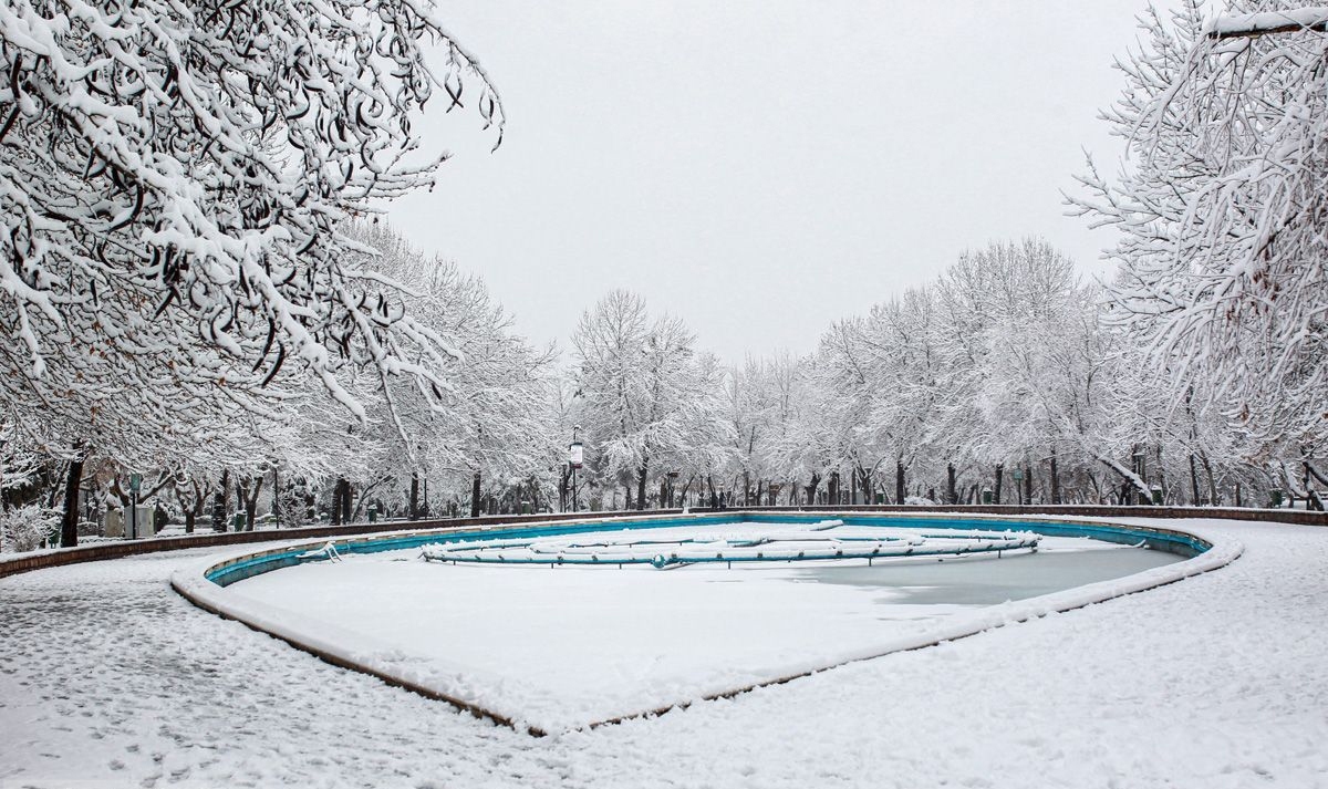 برف کوری یا فوتوکراتیت، درد و ناراحتی موقت چشم پس از قرار گرفتن در معرض بیش از حد اشعه ماوراء بنفش (UV) است. این عارضه اغلب جدی نیست و طی چند روز خود به خود بهبود می‌یابد.