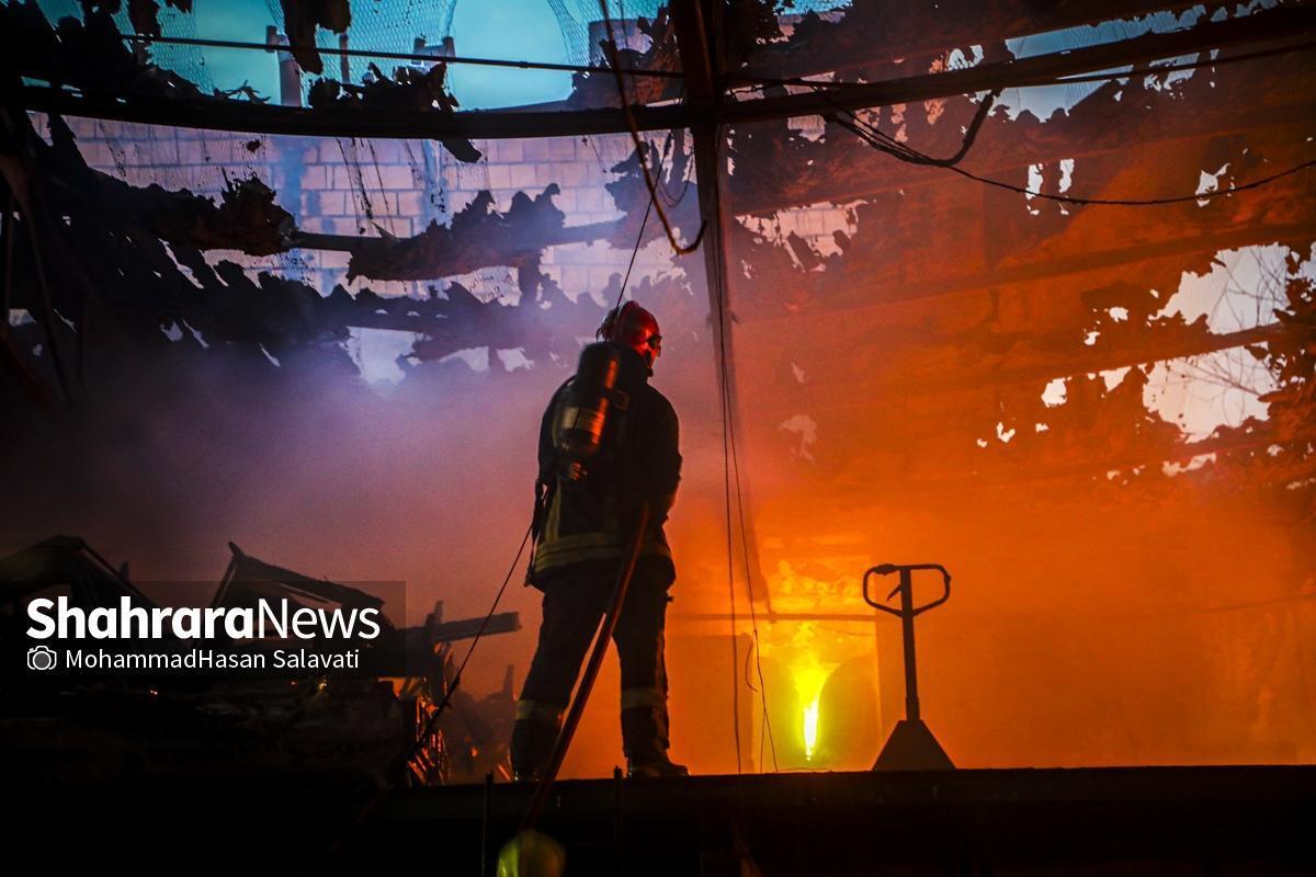 دلیل افزایش خسارات حادثه آتش‌سوزی امروز (۴ بهمن ۱۴۰۴) در بلوار توس مشهد چه بود؟