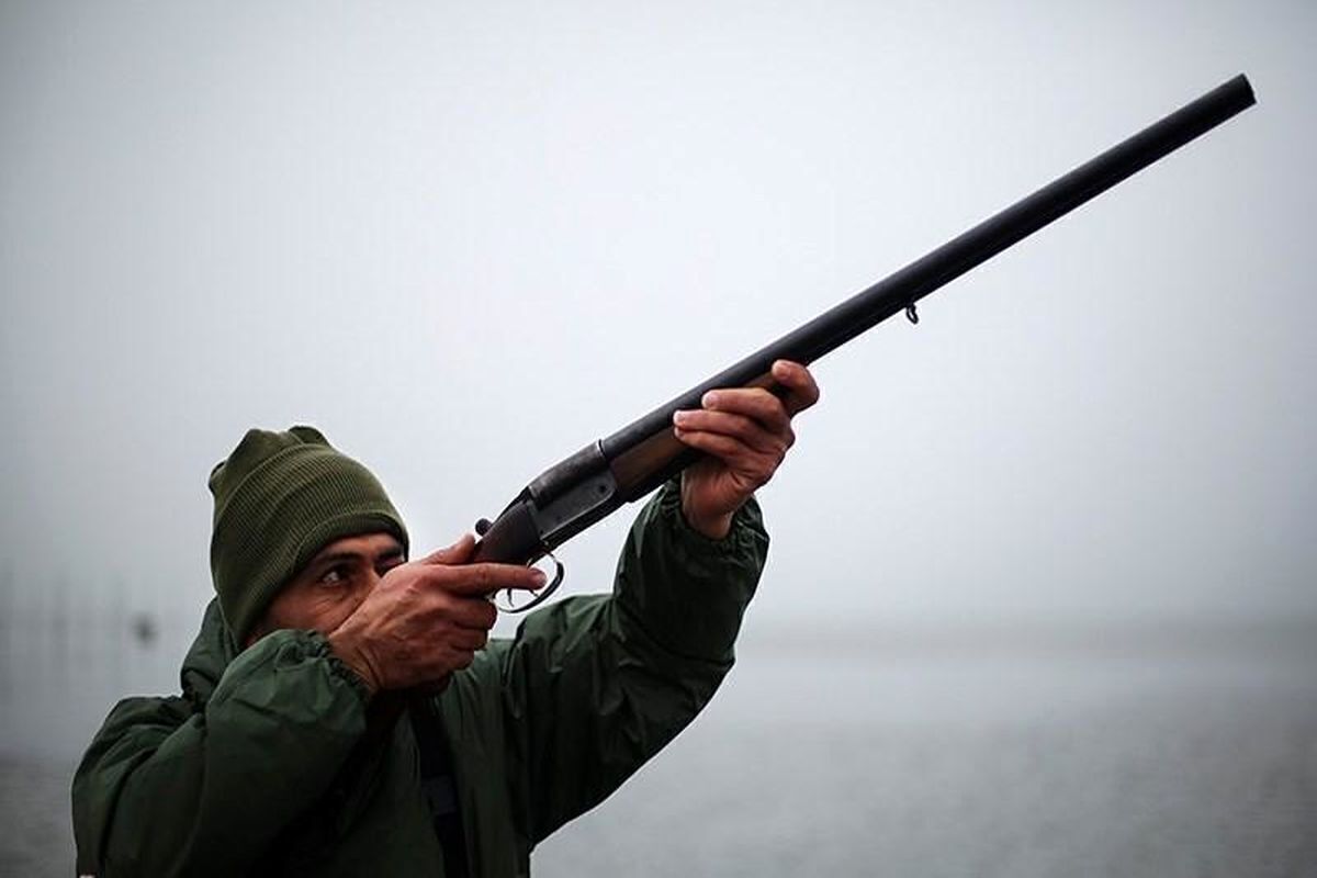 رئیس اداره حفاظت محیط زیست دماوند از دستگیری چهار گروه شکارچی غیرمجاز در مناطق تحت حفاظت این شهرستان خبر داد که در جریان گشت‌های شبانه‌روزی، سلاح شکاری و لاشه پرندگان وحشی از آنها کشف شد.