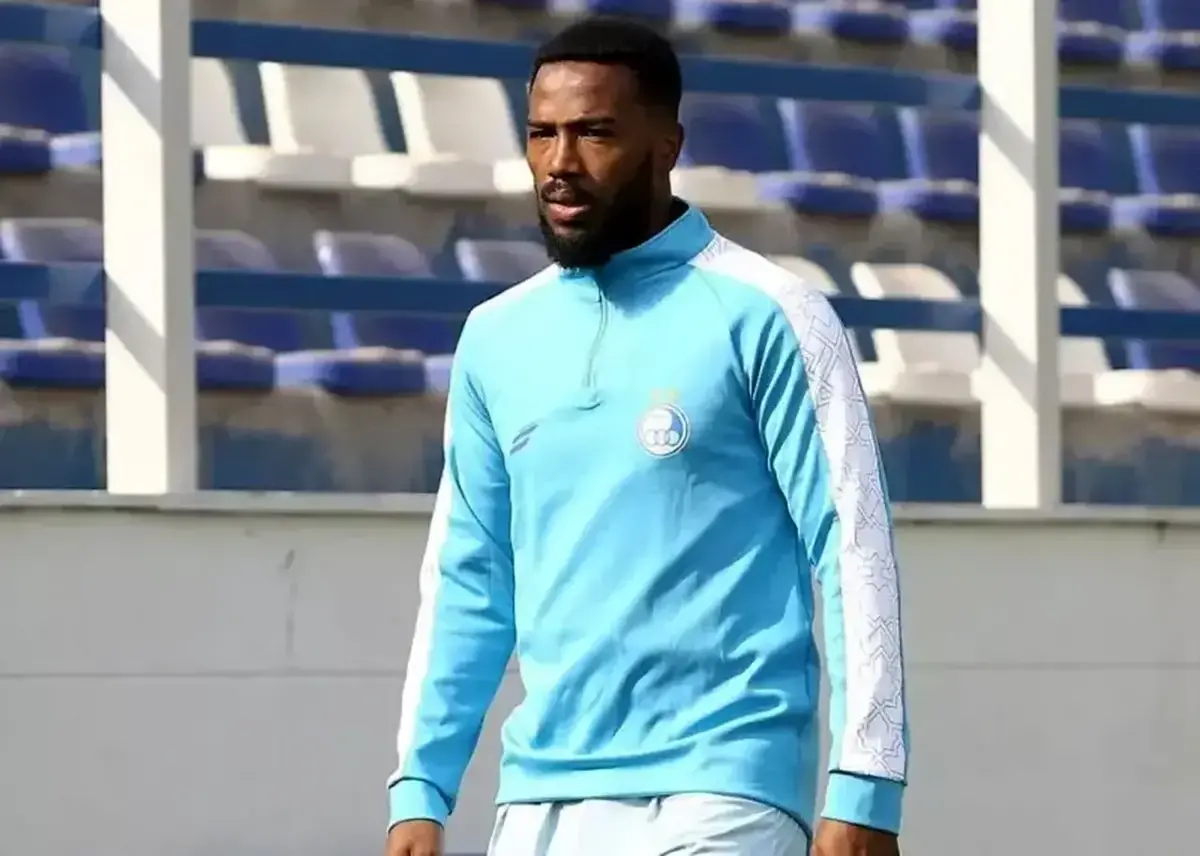 مهاجم هائیتی استقلال بالاخره به تهران بازگشت و بلافاصله در محل تمرین آبی‌پوشان حاضر شد.