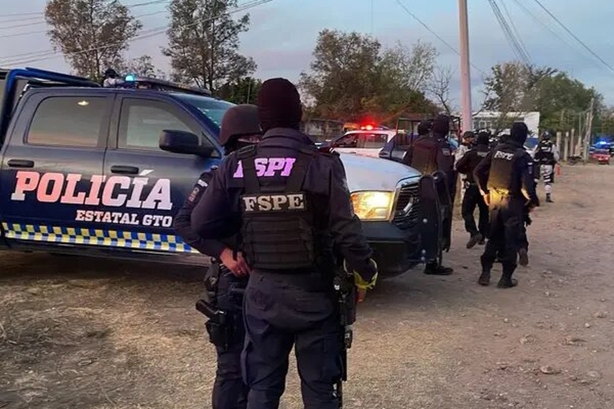 مقام‌های محلی اعلام کردند پس از تیراندازی افراد مسلح در یک زمین فوتبال در ایالت مرکزی گوآناخوآتو مکزیک، دست کم ۱۱ تن کشته و ۱۲ تن دیگر زخمی شدند.