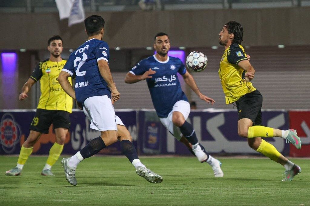 تیم‌های فوتبال سپاهان و گل‌گهر در استادیوم نقش جهان به مصاف هم می‌روند.