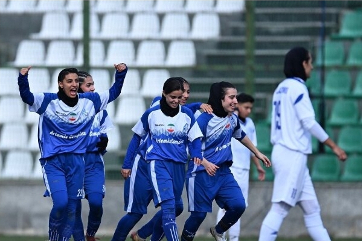 درباره صعود خبرساز تیم فوتبال زنان استقلال به لیگ برتر| وقتی لیگ بانوان، دنیای متفاوتی دارد