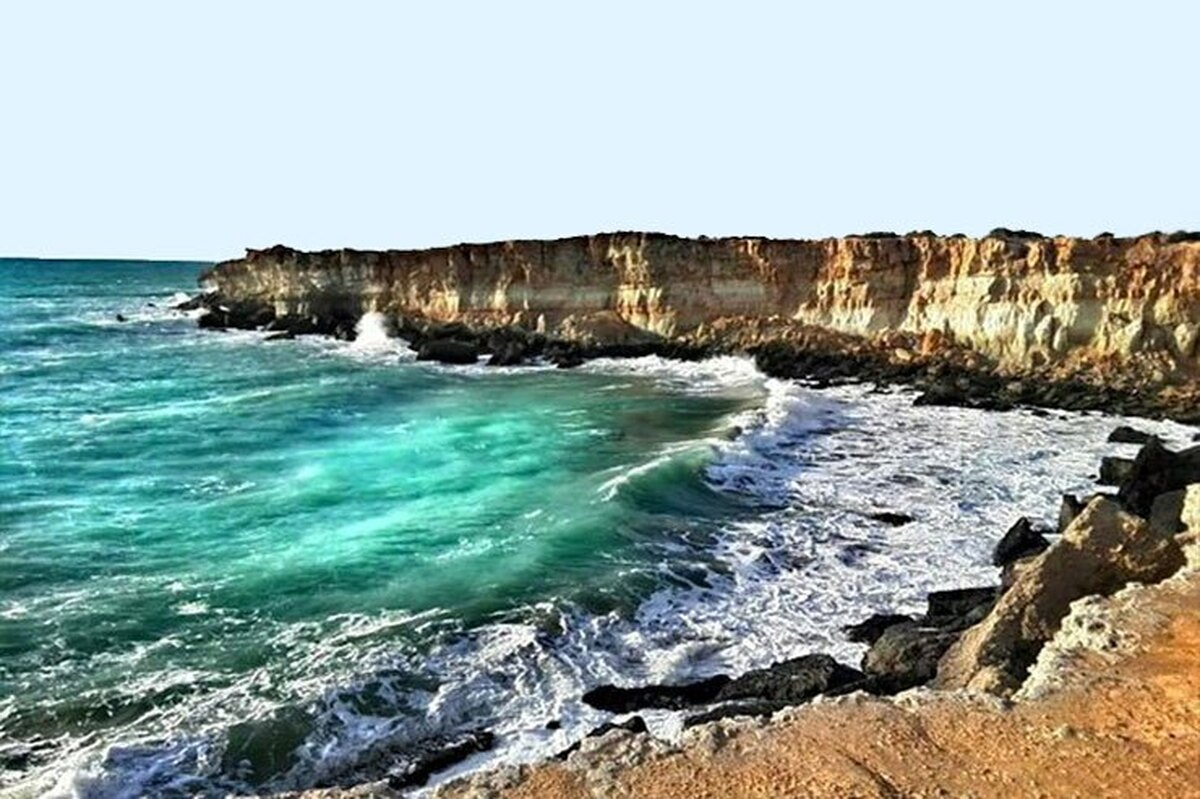 معاون میراث‌فرهنگی کشور از ارسال رسمی پرونده ثبت‌جهانی بندر تاریخی سیراف به یونسکو خبر داد و اعلام کرد این بندر باستانی که از دوره ساسانی یکی از مهم‌ترین مراکز تجاری ایران بوده، نقش مهمی در ارتباط ایران با اقیانوس هند و شبکه تجارت جهانی داشته است.