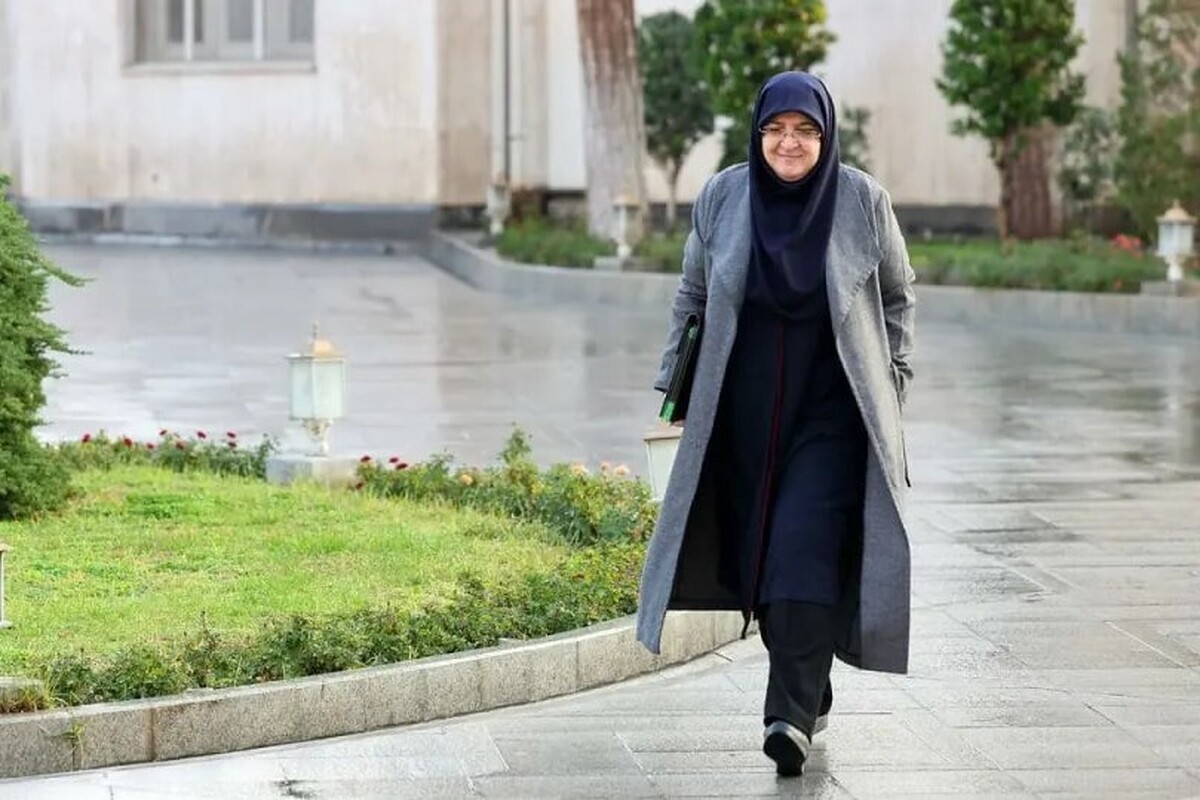 مهاجرانی: رئیس جمهور در مورد افزایش قیمت خودرو دستور بررسی داده است | گواهینامه موتور زنان نهایی شد