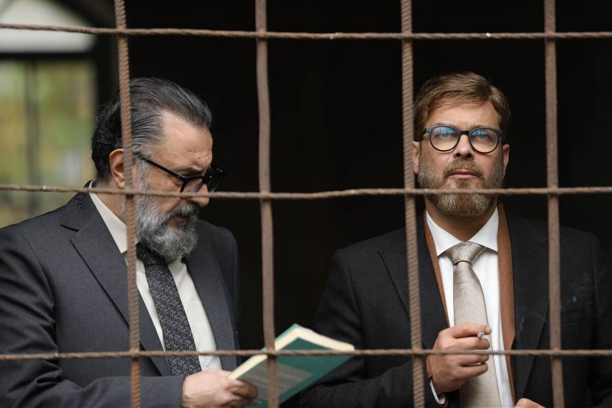 معرفی فیلم «غبار میمون» از آرش معیریان | یک روایت سیاسی با حضور بازیگران بین‌المللی + عکس، بازیگران و خلاصه داستان