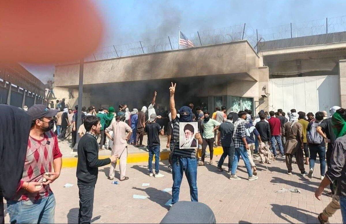 تظاهرات علیه حمله آمریکایی - صهیونی به ایران در کراچی پاکستان (۱۰ اسفند ۱۴۰۴) | کنسولگری آمریکا در کراچی به آتش کشیده شد + فیلم