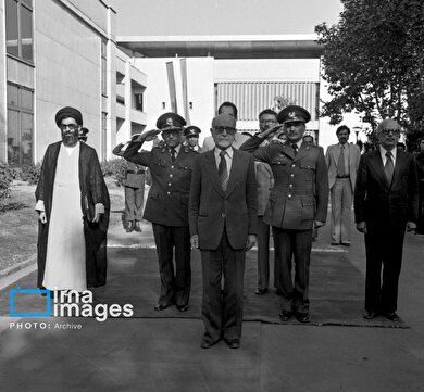 گزارش تصویری | رهبر انقلاب در دوران تصدی شورای عالی دفاع ملی (۱۳۶۰ - ۱۳۵۸)