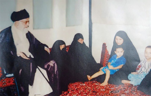 خاطرات خانواده شهدای مشهدی از روزی که میزبان رهبر شهیدمان بودند | یاد آن میهمان عزیز