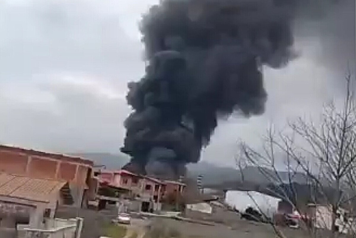 خبر حمله به نوشهر تکذیب شد | ستون دود ناشی از آتش&zwnj;سوزی یک کارخانه است (۱۴ اسفند ۱۴۰۴)