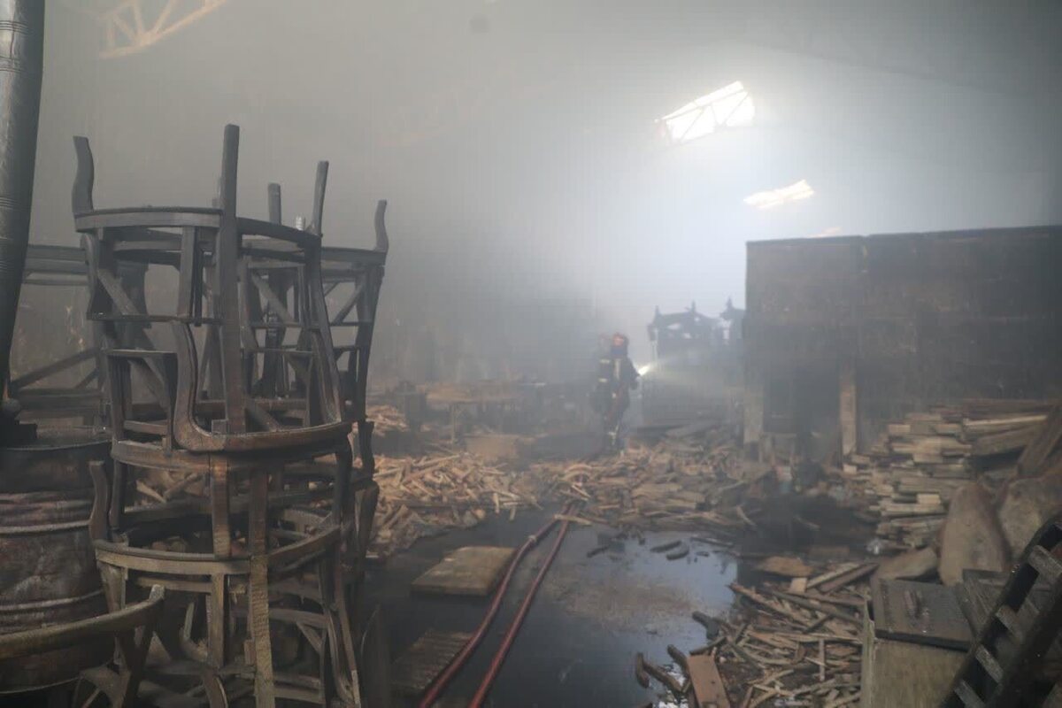 حریق گسترده در کارگاه مبل جاده کلات + جزییات (۱۵ اسفند ۱۴۰۴)