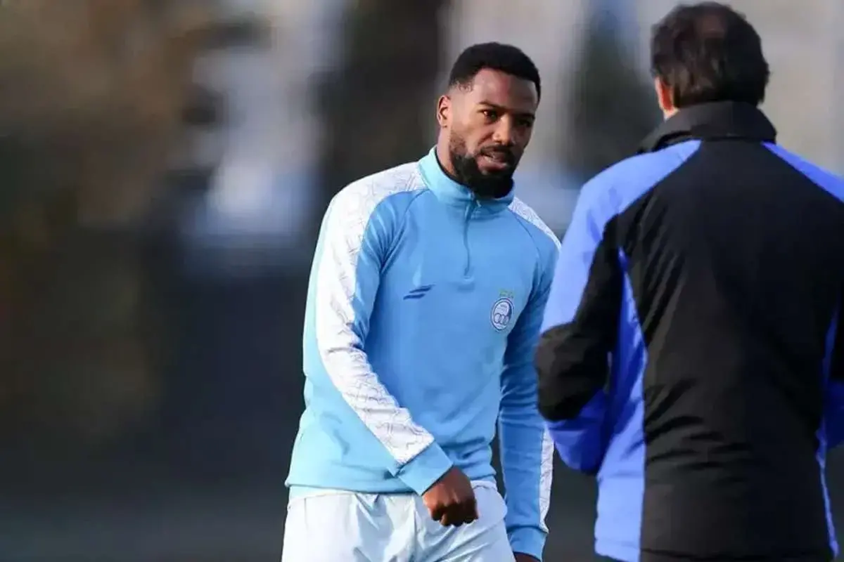 دلیل سفر مهاجم استقلال به پاریس فاش شد