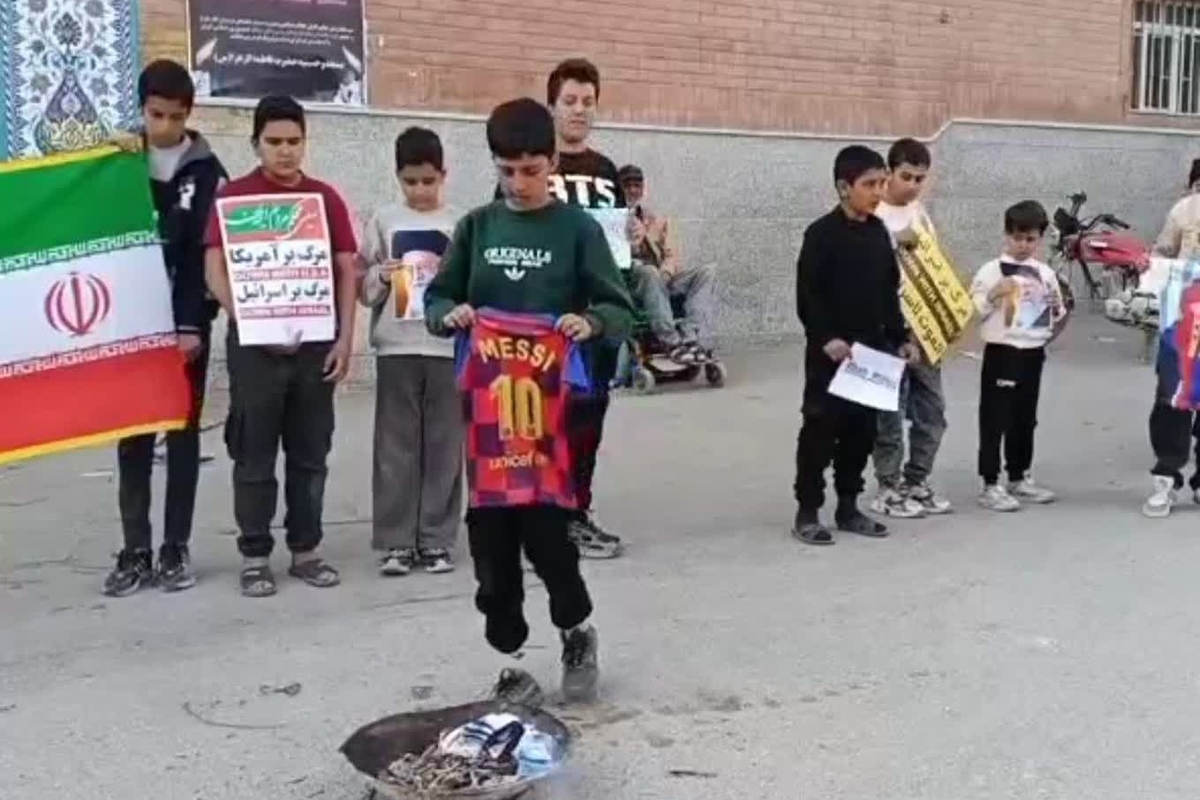 آتش زدن پیراهن مسی تصمیم راهبردی پسر بچه&zwnj;های محله
