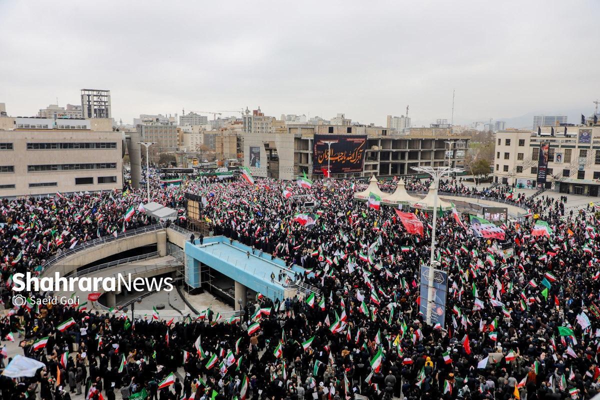 ویدئو | بیعت مردم مشهد با آیت‌الله سید مجتبی خامنه‌ای در میدان شهدا