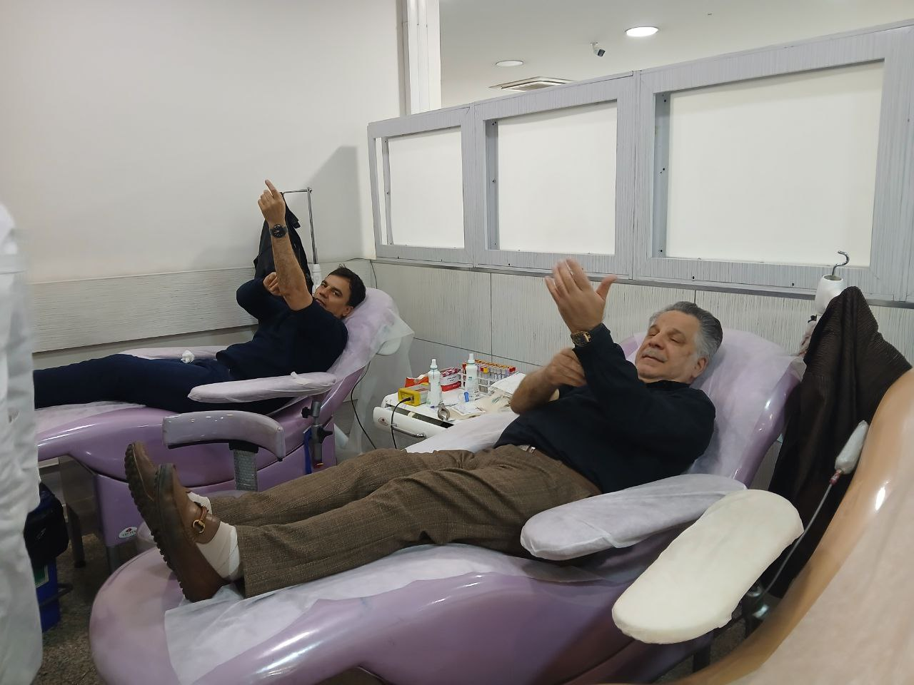 رئیس سازمان سینمایی: منزل برخی سینماگران براثر بمباران آسیب دیده است| اهدای خون توسط سینماگران + عکس