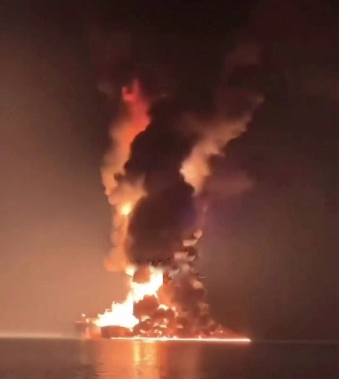 لحظه به لحظه با اخبار پانزدهمین روز جنگ رمضان (۲۳ اسفند ۱۴۰۴) | هشدار صریح ایران به آمریکا درباره حمله به زیرساختهای نفتی، اقتصادی و انرژی لحظه به لحظه با اخبار پانزدهمین روز جنگ رمضان (۲۳ اسفند ۱۴۰۴) | هشدار صریح ایران به آمریکا درباره حمله به زیرساختهای نفتی، اقتصادی و انرژی