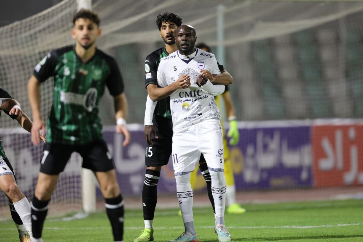 بررسی وضعیت لیگ برتر فوتبال بدون بازیکنان خارجی | پرسپولیس صلح می‌خواهد