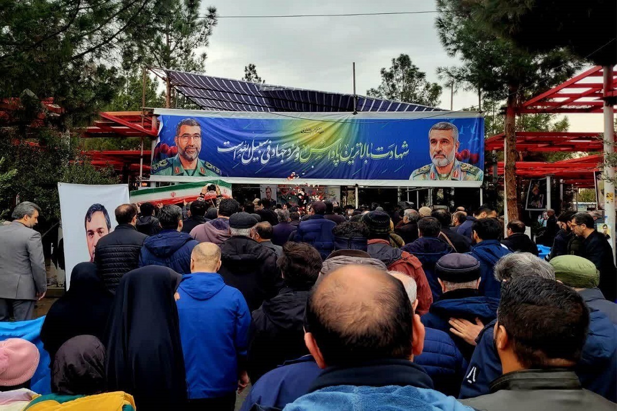 پیکر سردار شهید جواد باقری، در جوار مزار برادرش آرام گرفت (۲۵ اسفند ۱۴۰۴)