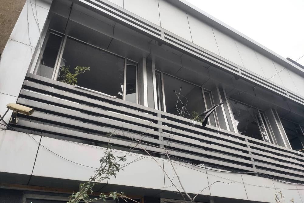 «تالار هنر» تهران هم در پی حملات رژیم صهیونیستی دچار آسیب شد + تصاویر