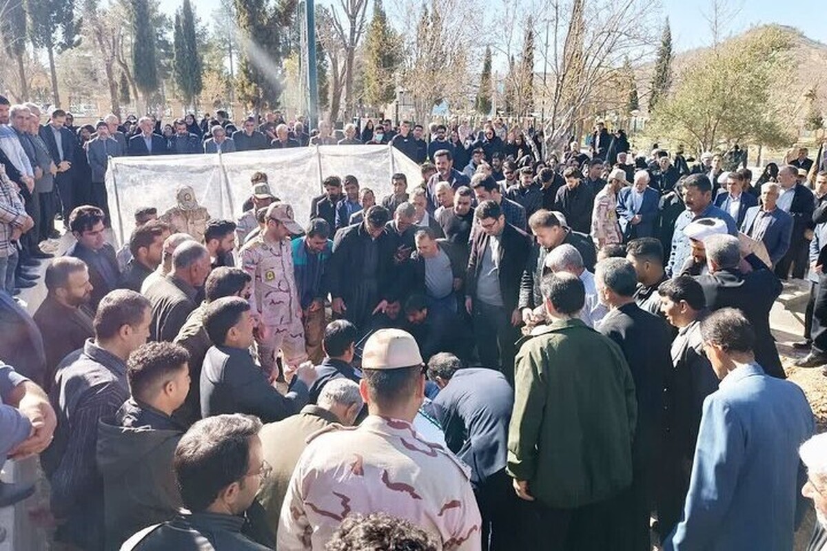 تشییع باشکوه پیکرهای مطهر ۲ شهید والامقام در ایلام