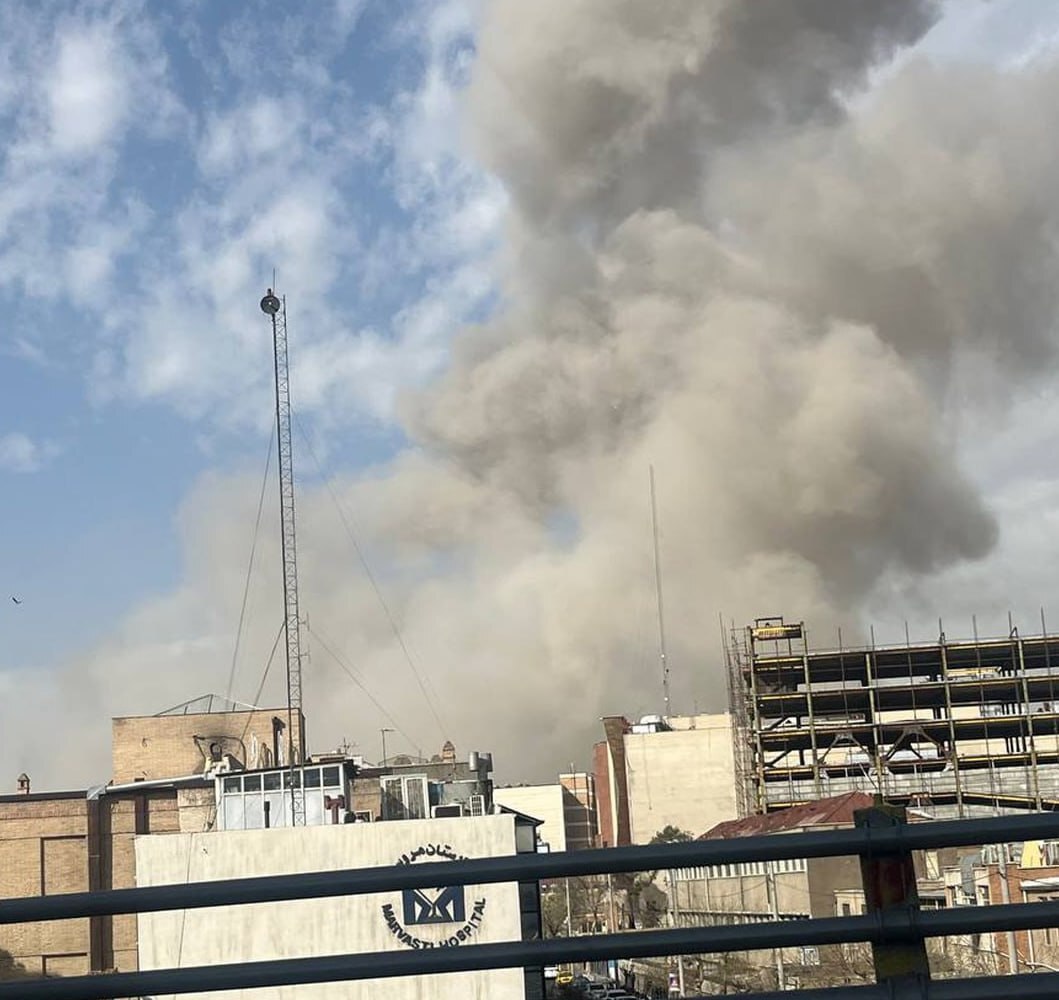 ۳ انفجار شدید در نقاط مرکزی تهران و مشاهد دود غلیظ (۹ اسفند ۱۴۰۴) + فیلم