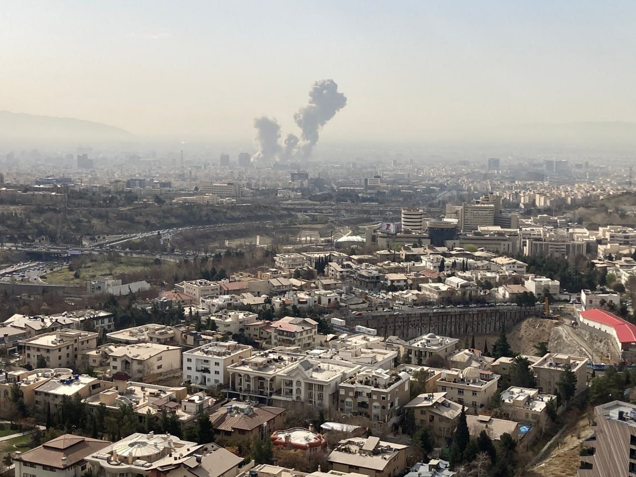 ۳ انفجار شدید در نقاط مرکزی تهران و مشاهد دود غلیظ (۹ اسفند ۱۴۰۴) + فیلم و عکس