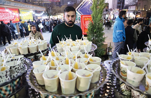 چند خرده روایت از حس وحال سفره های افطاری ساده مشهدیها | همدلی با طعم نان و خرما چند خرده روایت از حس وحال سفره های افطاری ساده مشهدیها | همدلی با طعم نان و خرما