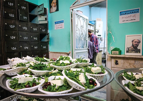 چند خرده روایت از حس وحال سفره های افطاری ساده مشهدیها | همدلی با طعم نان و خرما چند خرده روایت از حس وحال سفره های افطاری ساده مشهدیها | همدلی با طعم نان و خرما