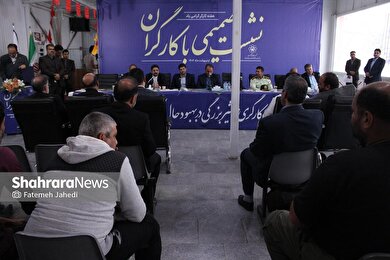 گزارش تصویری | نشست صمیمی با کارگران در ایست‌کار میدان امام‌حسین(ع) مشهد (۱۱ اردیبهشت ۱۴۰۴)