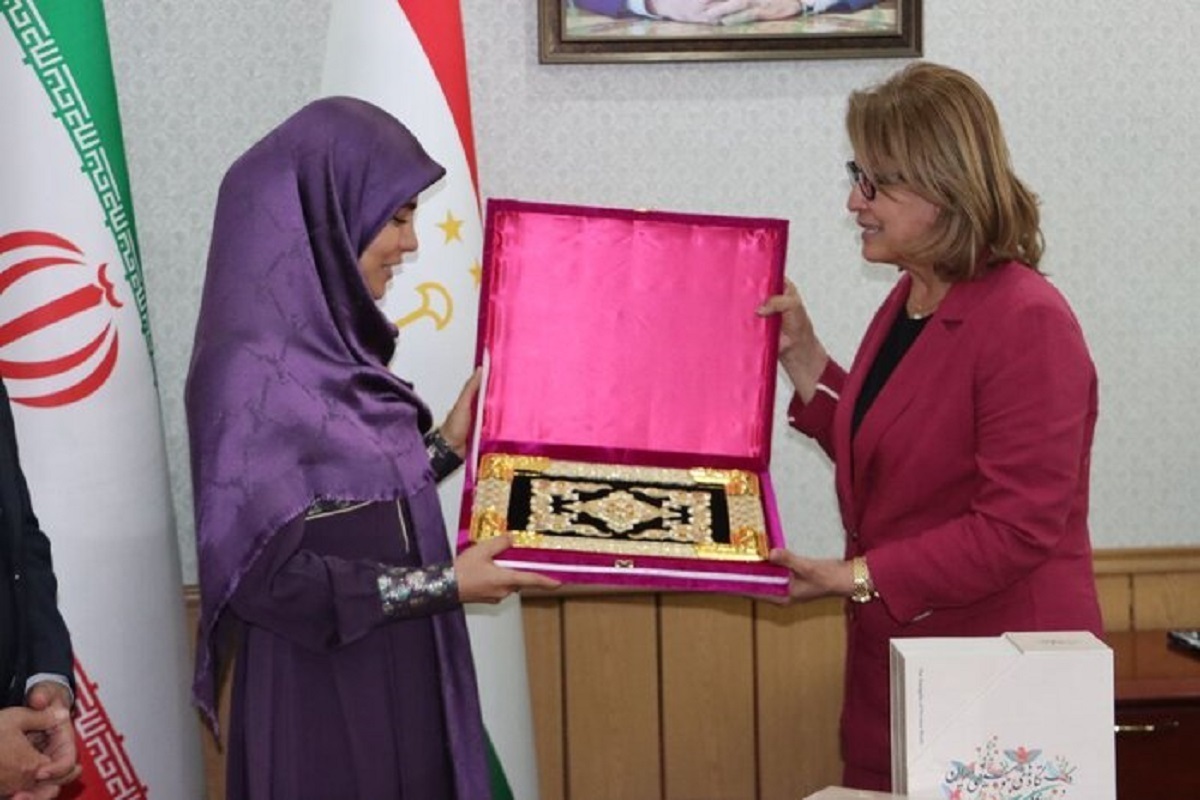 معاون امور هنری وزیر فرهنگ و ارشاد اسلامی از حضور هنرمندان و گروه‌های تئاتر و موسیقی کشور تاجیکستان در جشنواره‌های فجر سال ۱۴۰۴ خبر داد.
