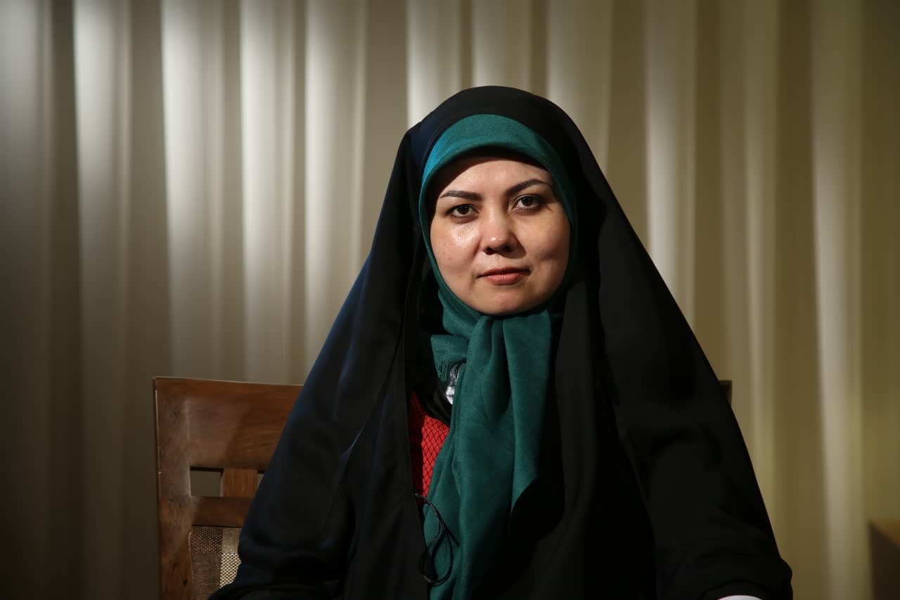 نگاهی به زندگی اولین بانوی شهید تربت حیدریه در کتاب «گوشواره فیروزه‌ای»