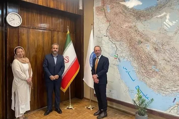 اعلام آمادگی سفیر استرالیا در تهران برای اسکان مجدد بخشی از پناهندگان افغانستانی ساکن ایران