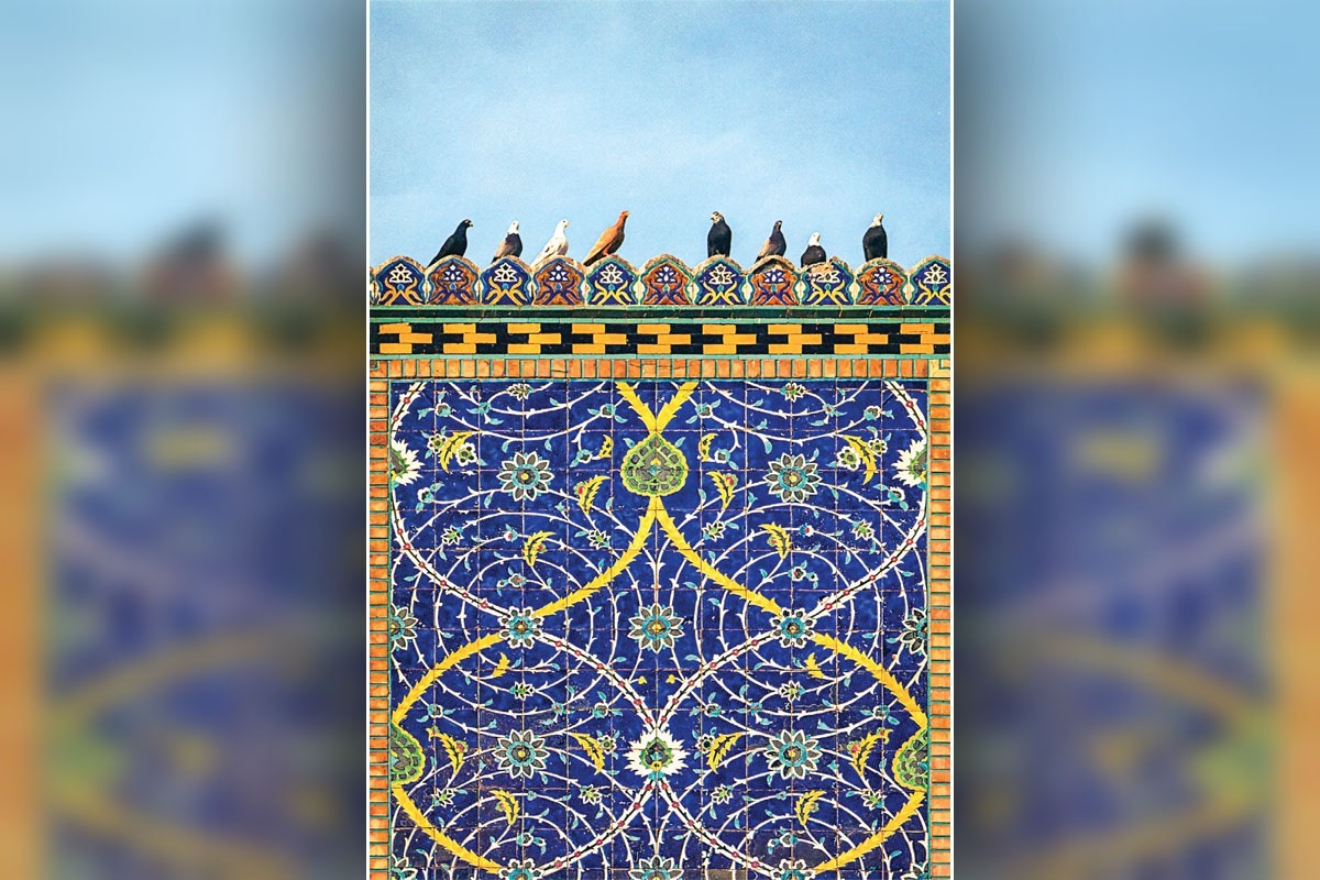 مرز میان خاک و افلاک