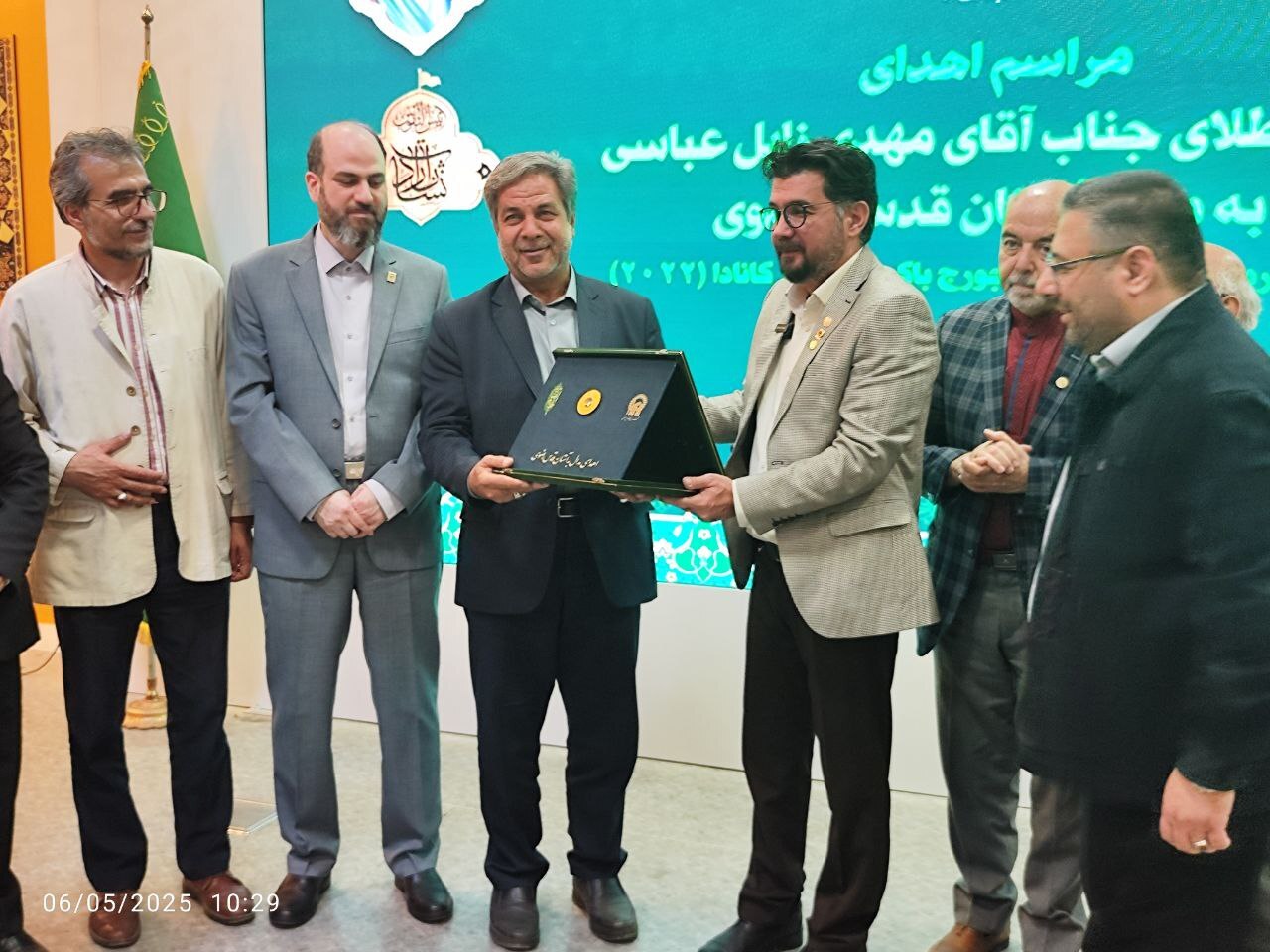 اهدای مدال طلای جهانی عکاسی به موزه آستان قدس رضوی