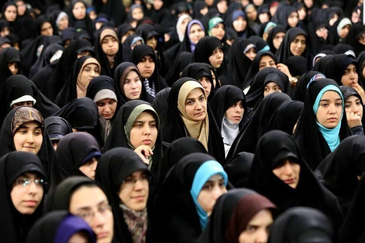 یک پژوهشگر حوزه بین الملل گفت: نقش دختران ایرانی در دیپلماسی عمومی، صرفاً یک موضوع اجتماعی یا فرهنگی نیست؛ بلکه بخشی اساسی از معماری قدرت نرم و تصویر بین‌المللی جمهوری اسلامی ایران به‌شمار می‌رود.