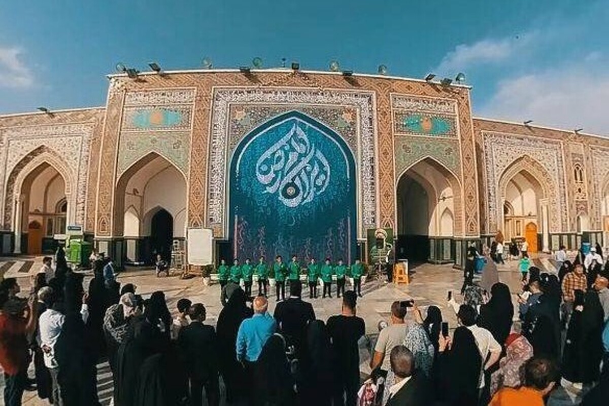 دومین دیوارنگاره تعاملی «ایرانِ امام‌رضا(ع)» در حرم مطهر رضوی کتیبه‌نگاری شد