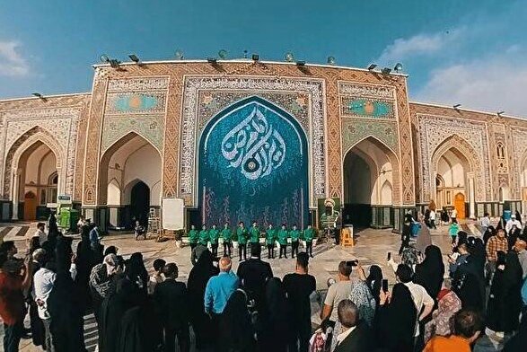 دومین دیوارنگاره تعاملی «ایرانِ امام‌رضا(ع)» در حرم مطهر رضوی کتیبه‌نگاری شد