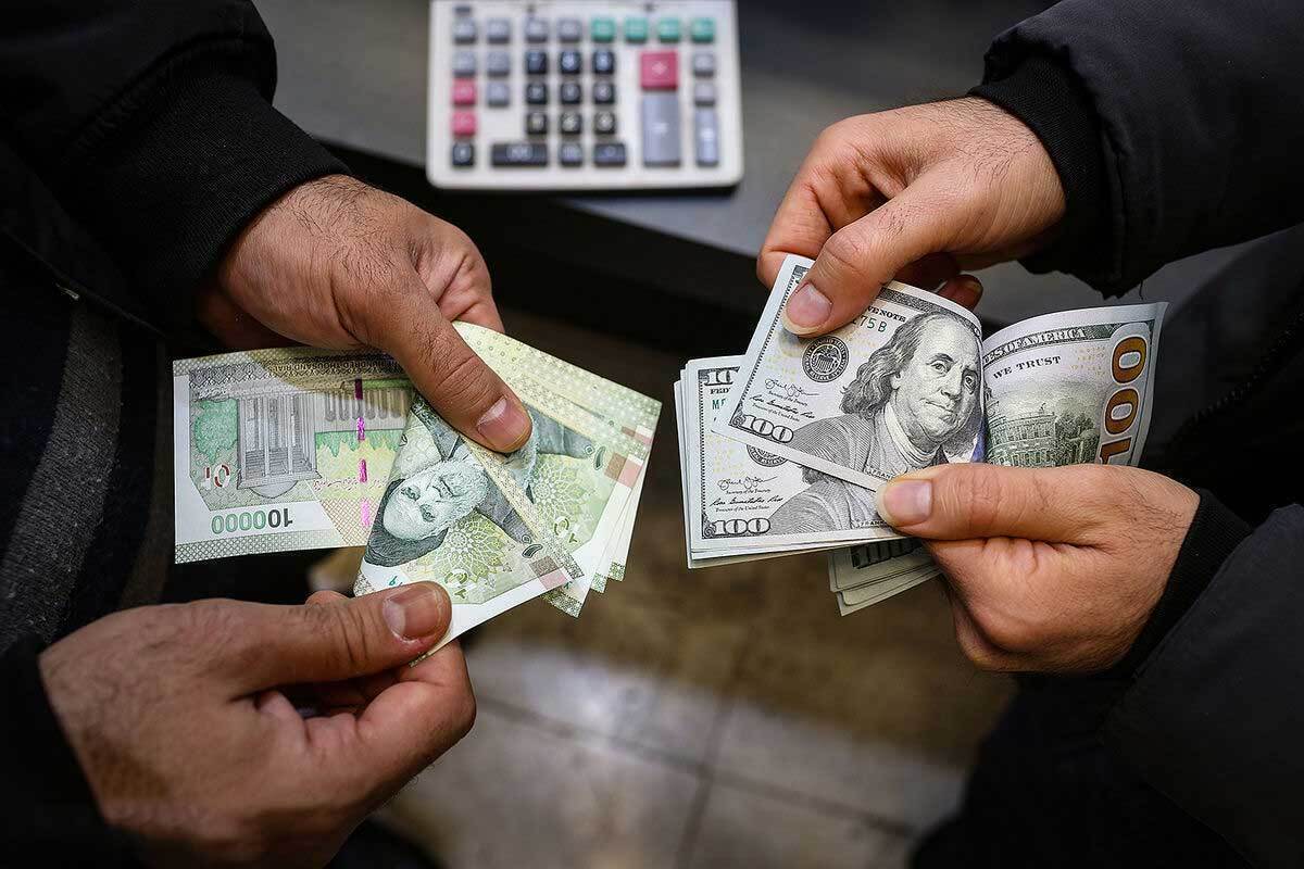 آخرین قیمت معاملات توافقی دلار حواله در بازار ارز تجاری ۶۹ هزار و ۳۴۸ تومان و دلار اسکناس ۷۱ هزار و ۲۸۹ تومان ثبت شده است.