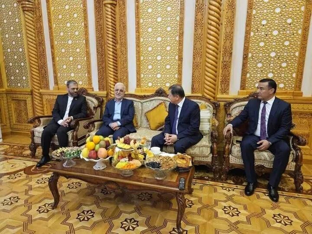 وزیر کشور در صدر هیئتی وارد دوشنبه پایتخت جمهوری تاجیکستان شد و مورد استقبال رسمی همتای خود قرار گرفت.