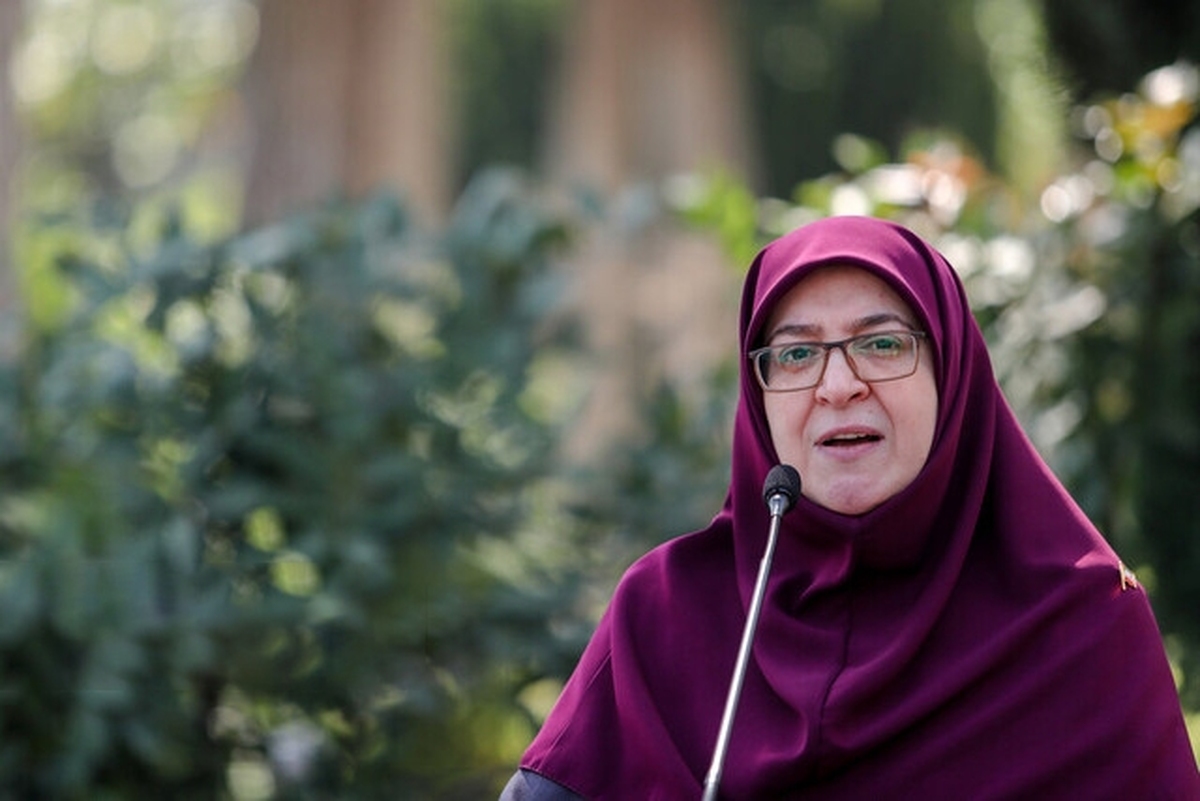 سخنگوی دولت اعلام کرد:بر اساس دستور جدید به ادارات دولتی که پس ابلاغ وزارت کشور اعلام‌شده است، سامانه‌های سرمایشی همه ادارات دولتی و عمومی بعد از پایان وقت اداری (ساعت ۱۳) باید خاموش شوند.