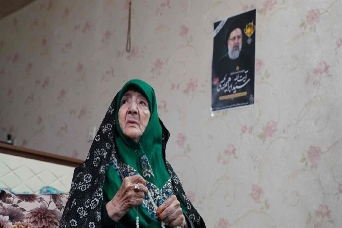 مادر شهید رئیسی در آستانه نخستین سالگرد شهادت وی در دیدار با جمعی از بانوان فعال رسانه‌ای شهر به تبیین ویژگی های فرزند شهیدش پرداخت.