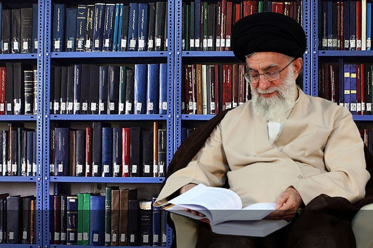 مستند «غیررسمی» با موضوع اهتمام رهبری به کتاب و کتابخوانی، روی آنتن شبکه قرآن می‌رود + زمان پخش