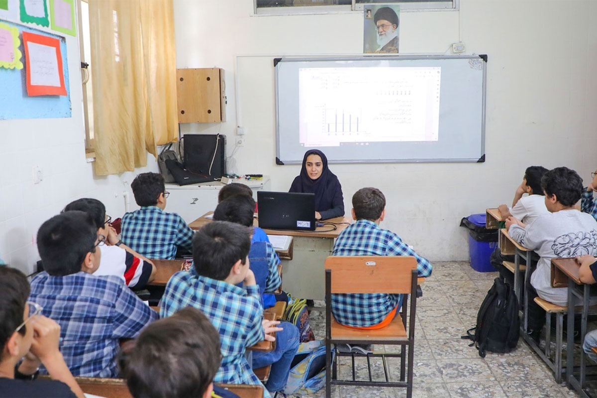 صدور مجوز استخدام ۸۵ هزار نفر در آموزش و پرورش| در حوزه آیین‌نامه ارتقای رتبه‌بندی معلمان تا هفته آینده نتایج مثبتی حاصل می‌شود (۲۵ اردیبهشت ۱۴۰۴)